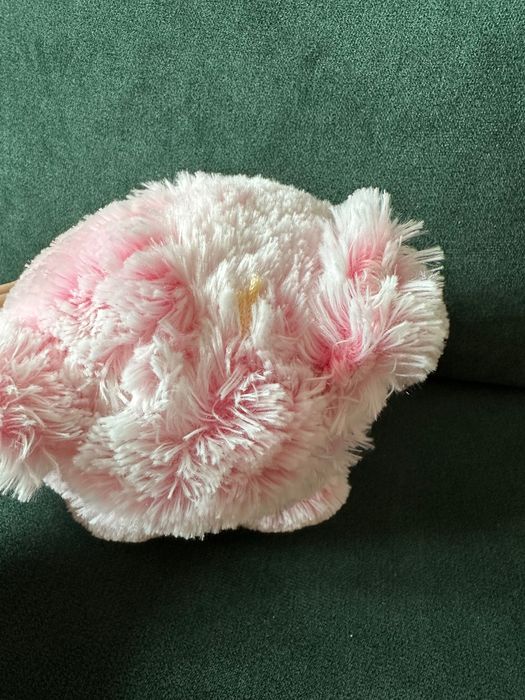 Różowy miś w ubranku przytulanka