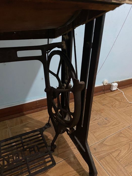 Máquina de pé Singer