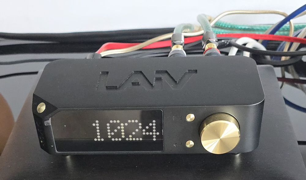 LAiV Harmony uDAC + iFi  Audio iPower Elite 15V  + XLR-RCA