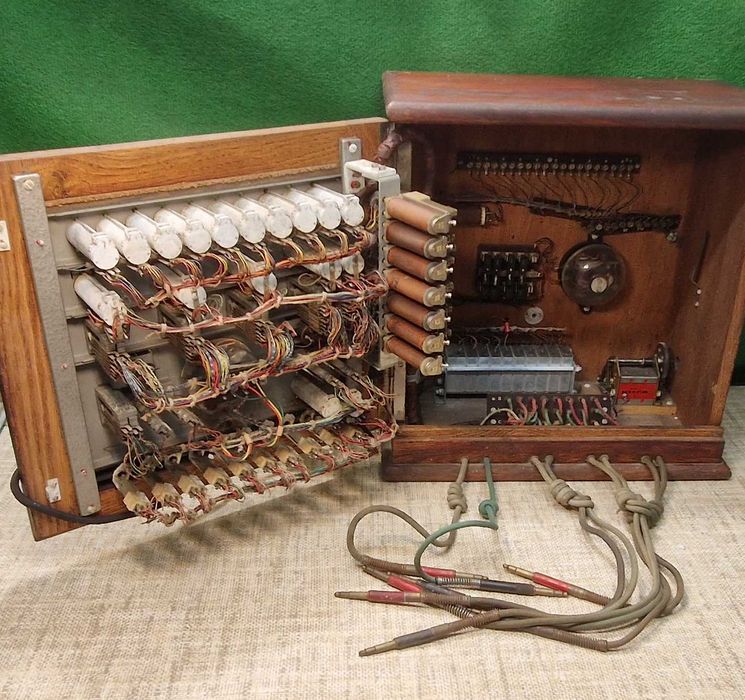 Stara centrala łącznica telefoniczna CB-10 - 1971r. z czasów PRL - zabytek