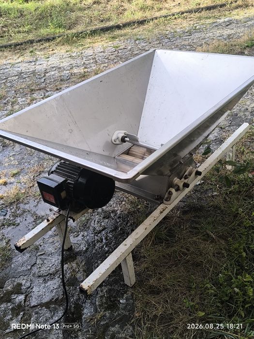 Relador de uvas eléctrico