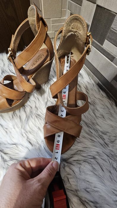 Sprzedam buty na koturnie Lasocki