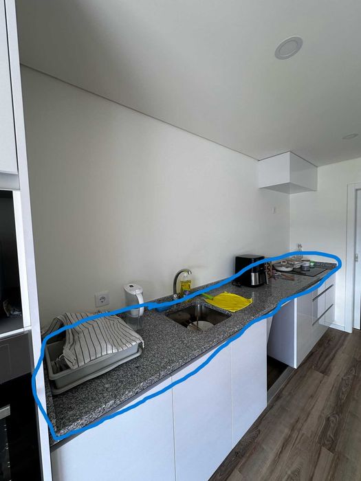 Balcão de granito com pia e espaço para placa 3 metros e 40 cm de largura