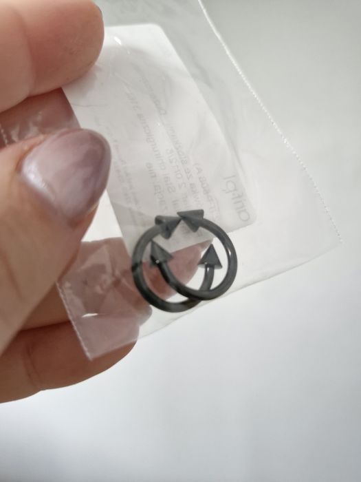Piercing, nowy komplet, podkówka ze stożkami, 3mm