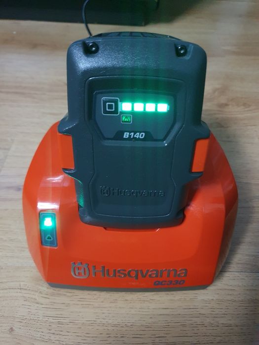Ładowarka husqvarna qc330