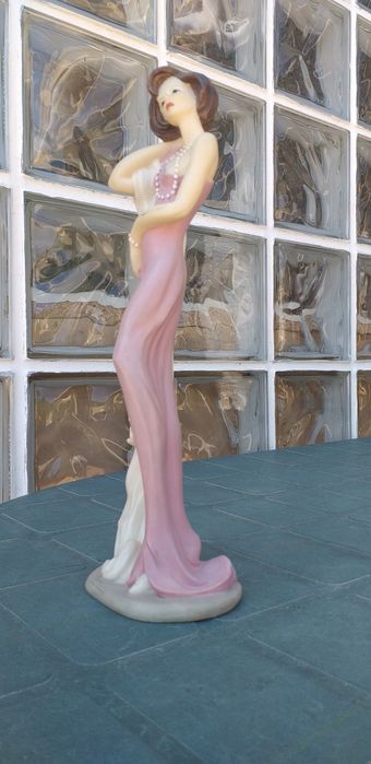 Estatueta de porcelana