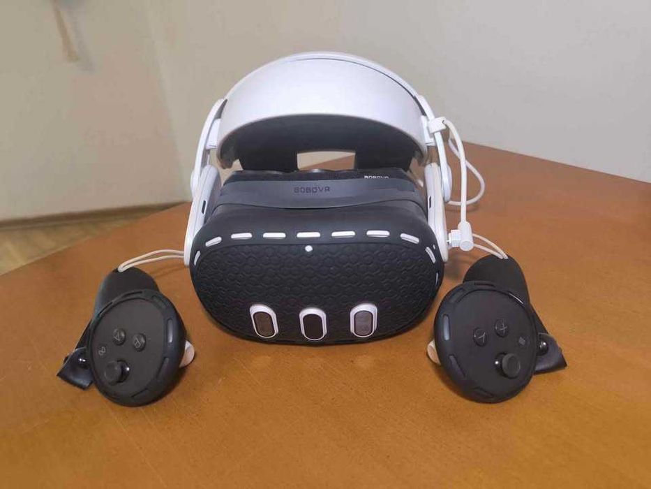 Meta Quest 3 + BOBO VR + Powerbank 10000mAh + Grips