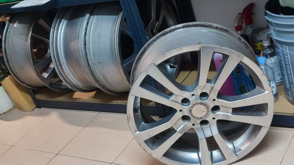 Jantes Mercedes 18" usadas com centros  e  espacadores com parafusos