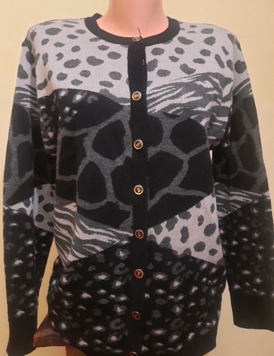 Белый свитер женский