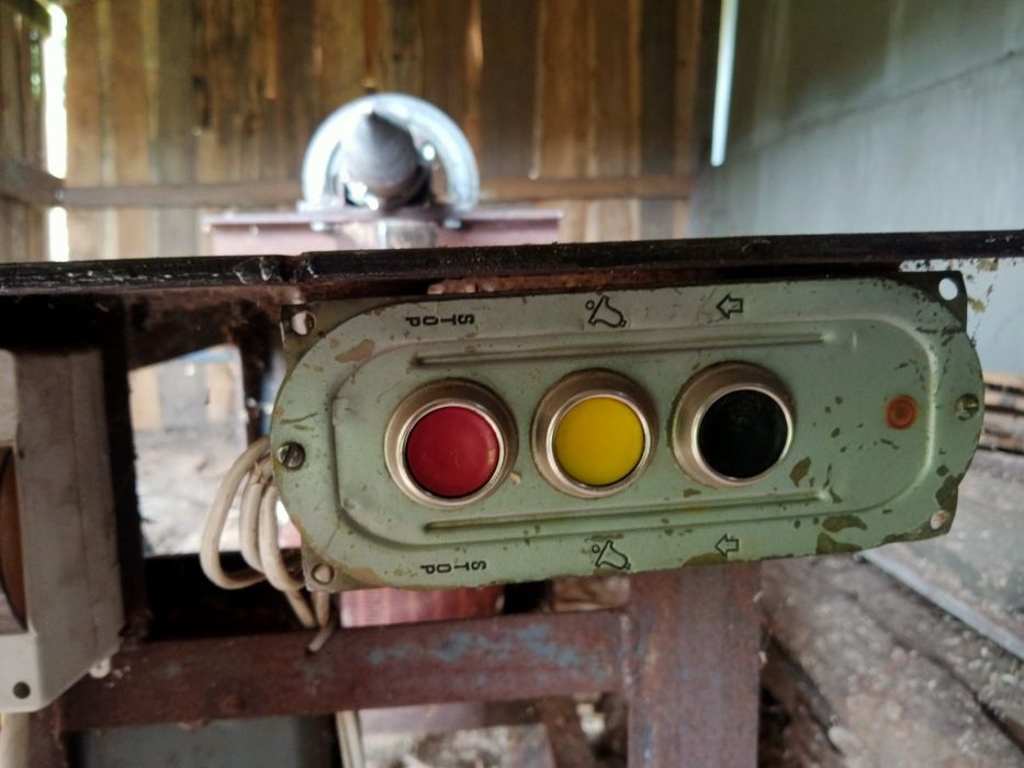 Продам станок для коління дров