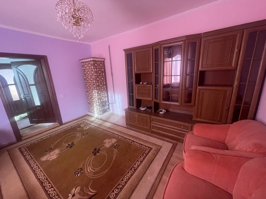 Продається будинок з земельною ділянкою коло нього