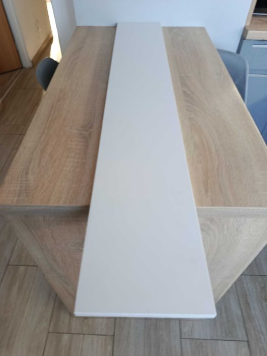 Parapet,blacik kamienny w kolorze białym 121×20