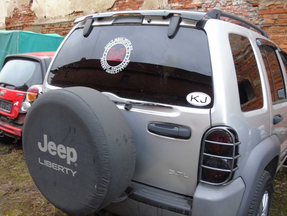 jeep liberty szyba tył