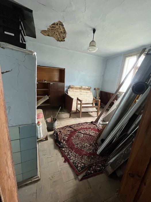 Будинок з земельною ділянкою