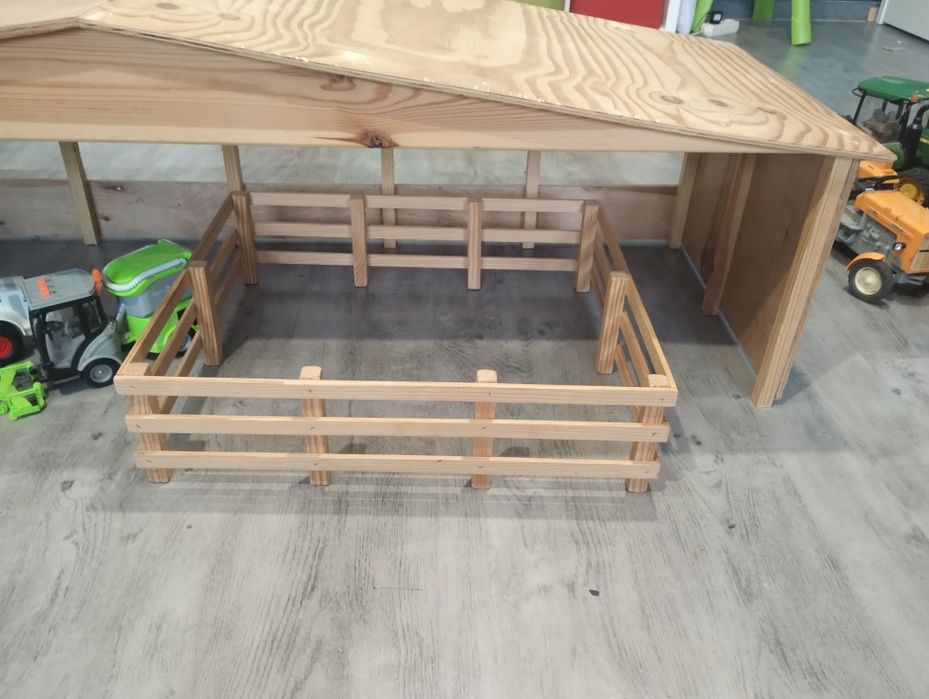 Stodoła wraz z zagroda dla dzieci