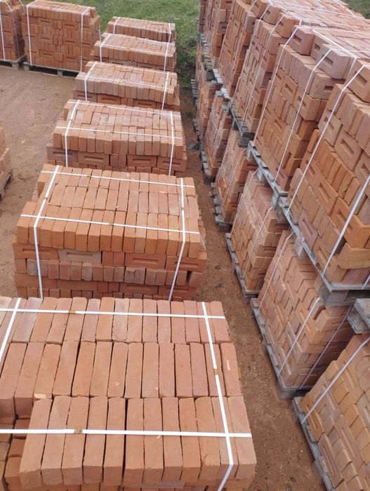 Cegła  ręcznie formowana Producent