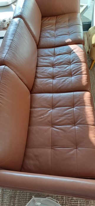 Sofá e otomana em pele Boconcept