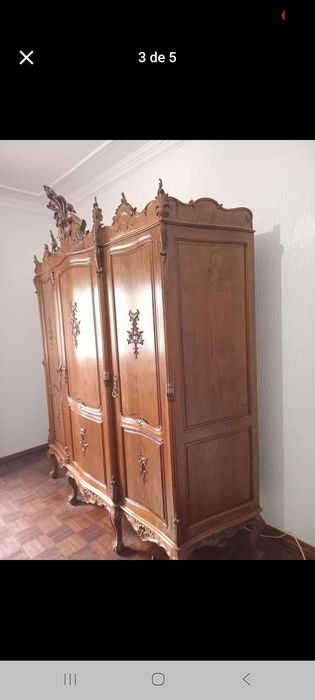 Roupeiro estilo D João v em madeira de castanho está totalmente restaurado como novo