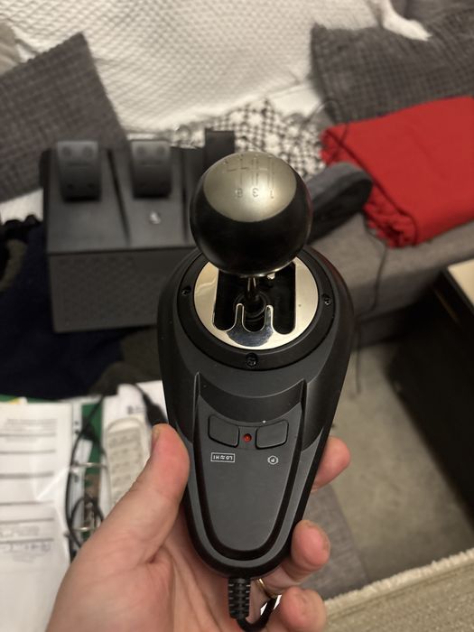 Vendo volante com modanças e pedais para ps4