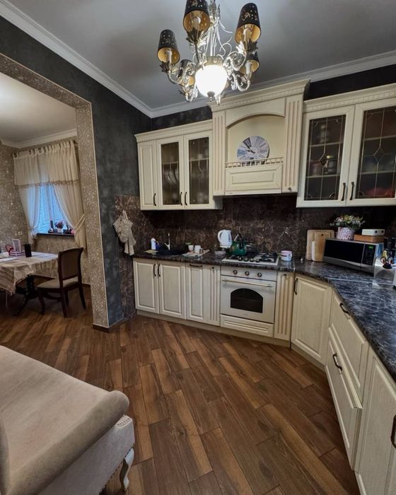 Продам дом с двумя гаражами