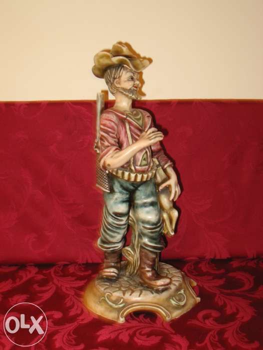 Porcelain Hunter Statue424883651400192001