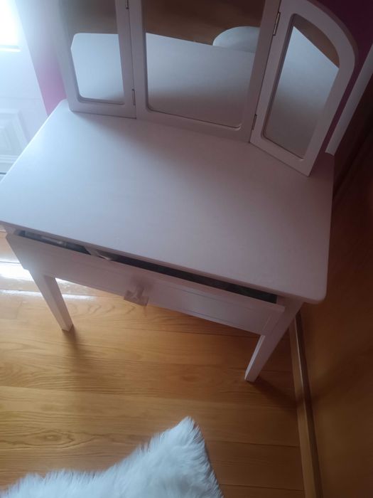 Tocador e puff de criança