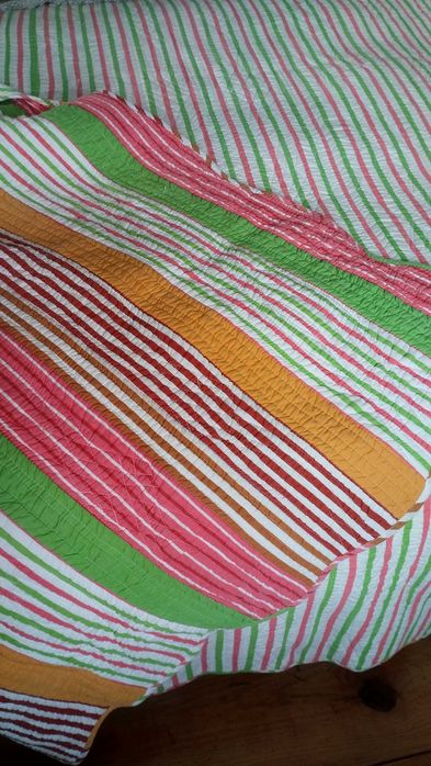 Colcha colorida reversível