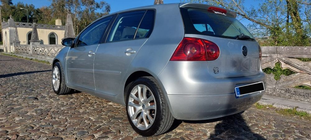 Golf V em bom estado