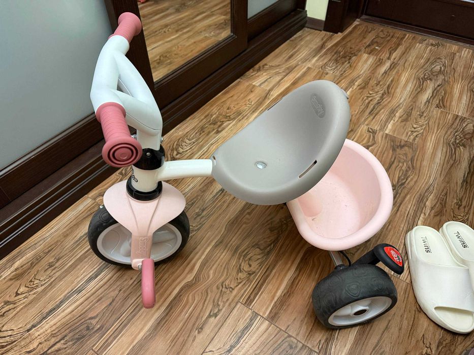 Дитячий велосипед Smoby Toys металевий з козирком, багажником і сумкою
