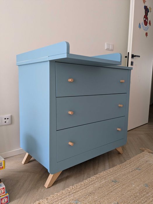 Conjunto berço + Colchão Care Pigü 140x70 + cómoda com fraldário em madeira – azul claro, muito bom estado