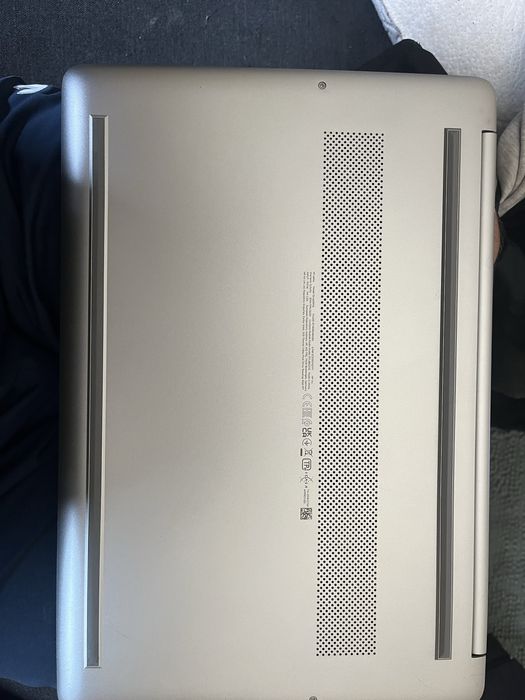 Portátil HP (15.6'' - AMD Ryzen 7 5700U - RAM: 12 GB - 512 GB SSD -