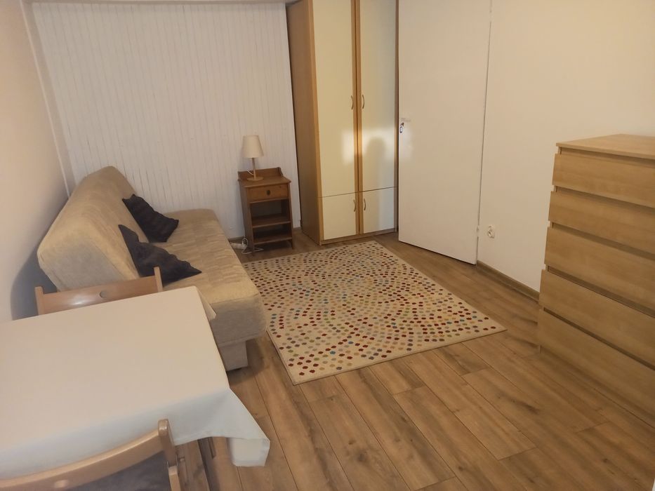 WOLNY od 1. 10 Pokój w mieszkaniu 2- pokojowym  koło Galerii EMKA