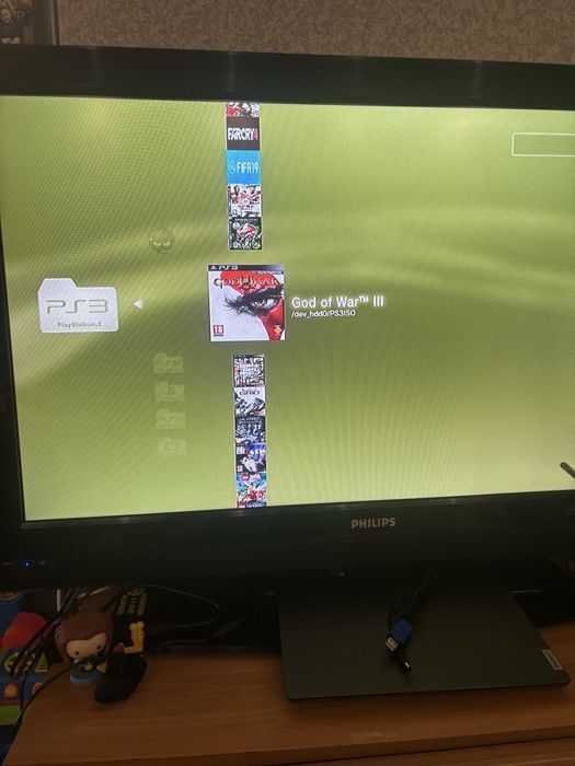 PS3 с додатковими контролерами