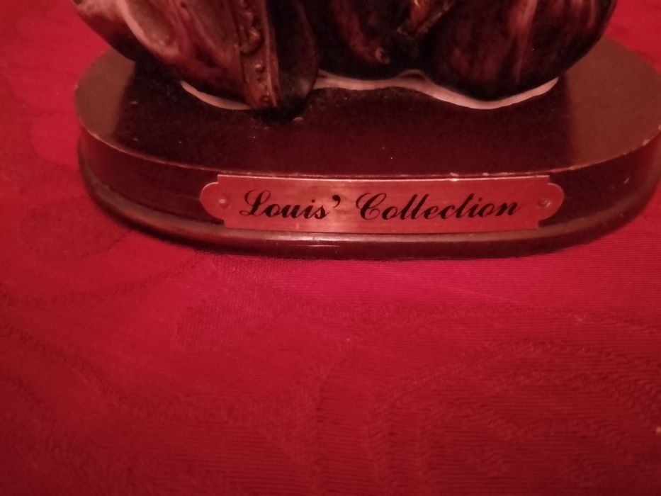 Louis Collection -Estatueta Mae e Filho-10E- Botao Vintage-2E Desde 2E