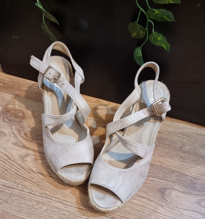 Koturny na słomianej podeszwie