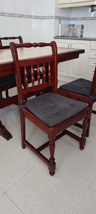 Mesa de cozinha madeira com tampo em mármore e 4 cadeiras