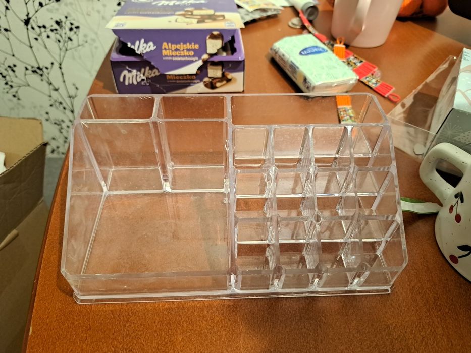 Organizer na kosmetyki i przybory