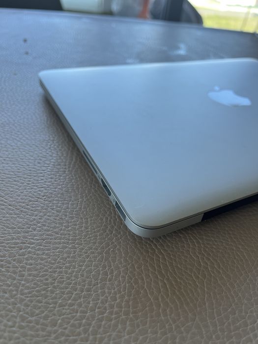 Macbook pro 13 Retina 2015 1TB 8gb ram