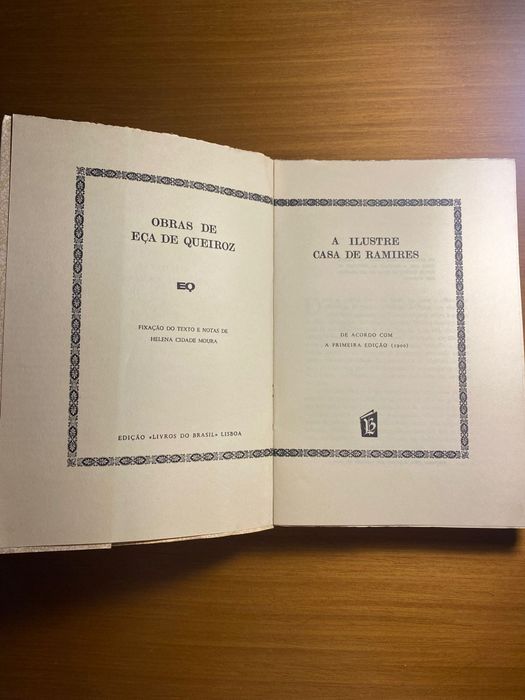 Livro "A ilustre casa de Ramires" de Eça de Queiroz