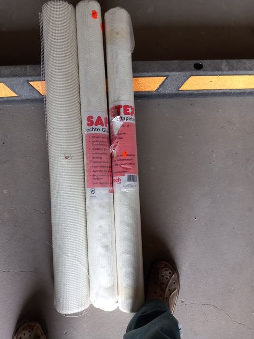 Tapeta imitacja płotna.