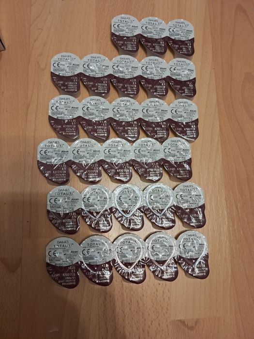 Soczewki Alcon jednodniowe +3.25 (28 sztuk)