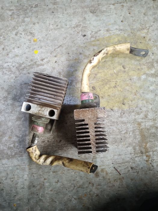 Діоди В 200 з радіаторами