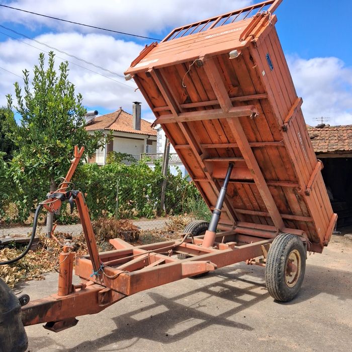 Reboque  tribascula para trator agrícola