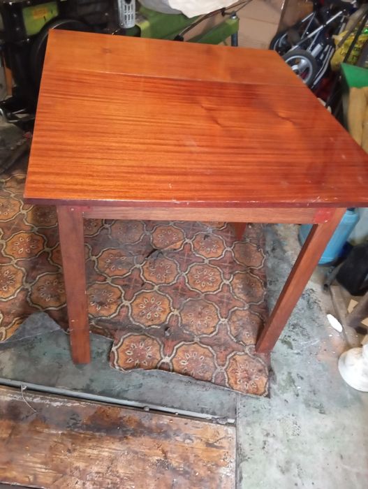 Продам роздвіжний стіл і стілкнишка