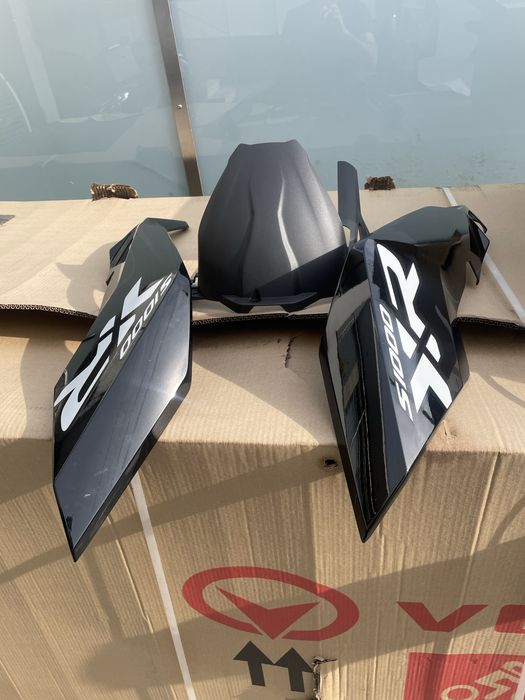 Bmw s 1000 xr ( guarda - lamas novo ) e tampas  laterais BMW