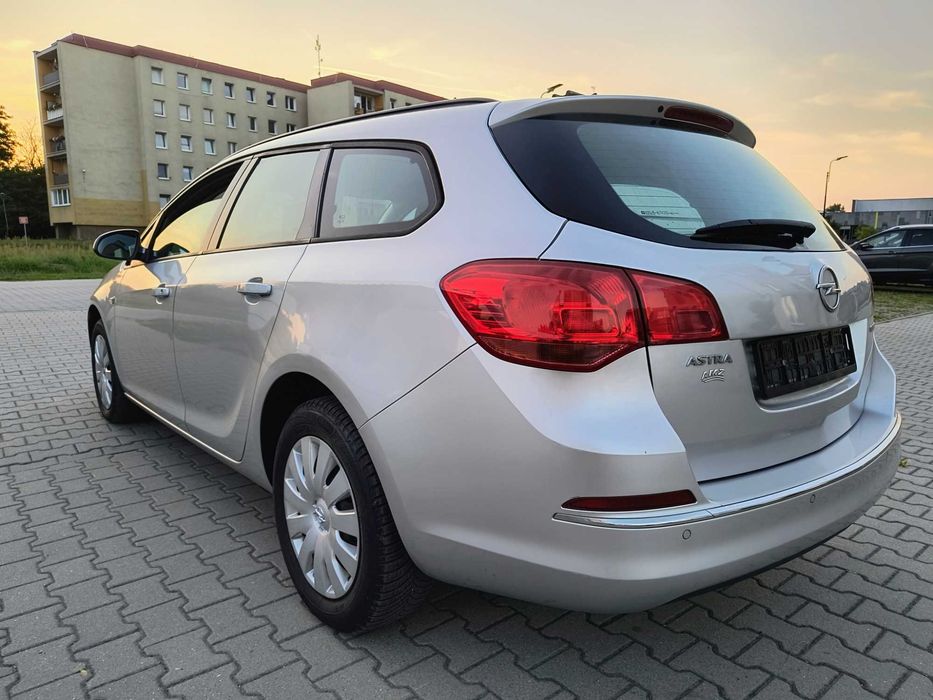 opel astra 2014r 1.4 TURBO 140KM NAVI 152tyś km ŁADNE AUTO
