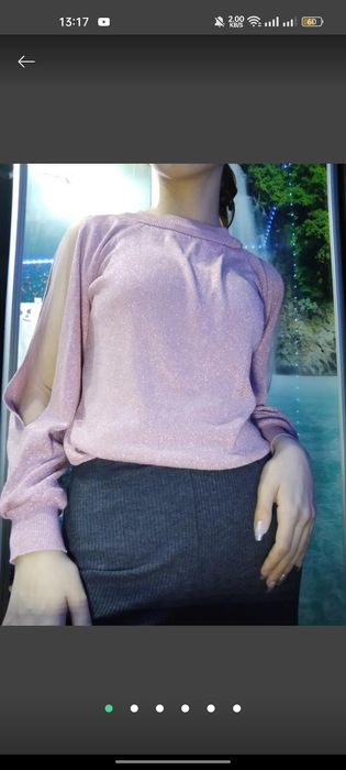 Блискучий светр, з вирізами на руках