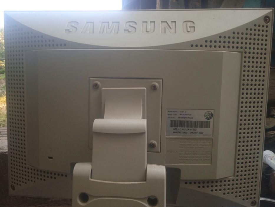 Продам срочно манитор