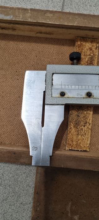 Штангенциркуль и приспособление разметки к штангенциркуля шц и стойка