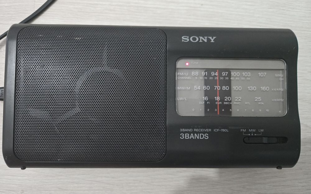 Rádio Sony ICF-780L